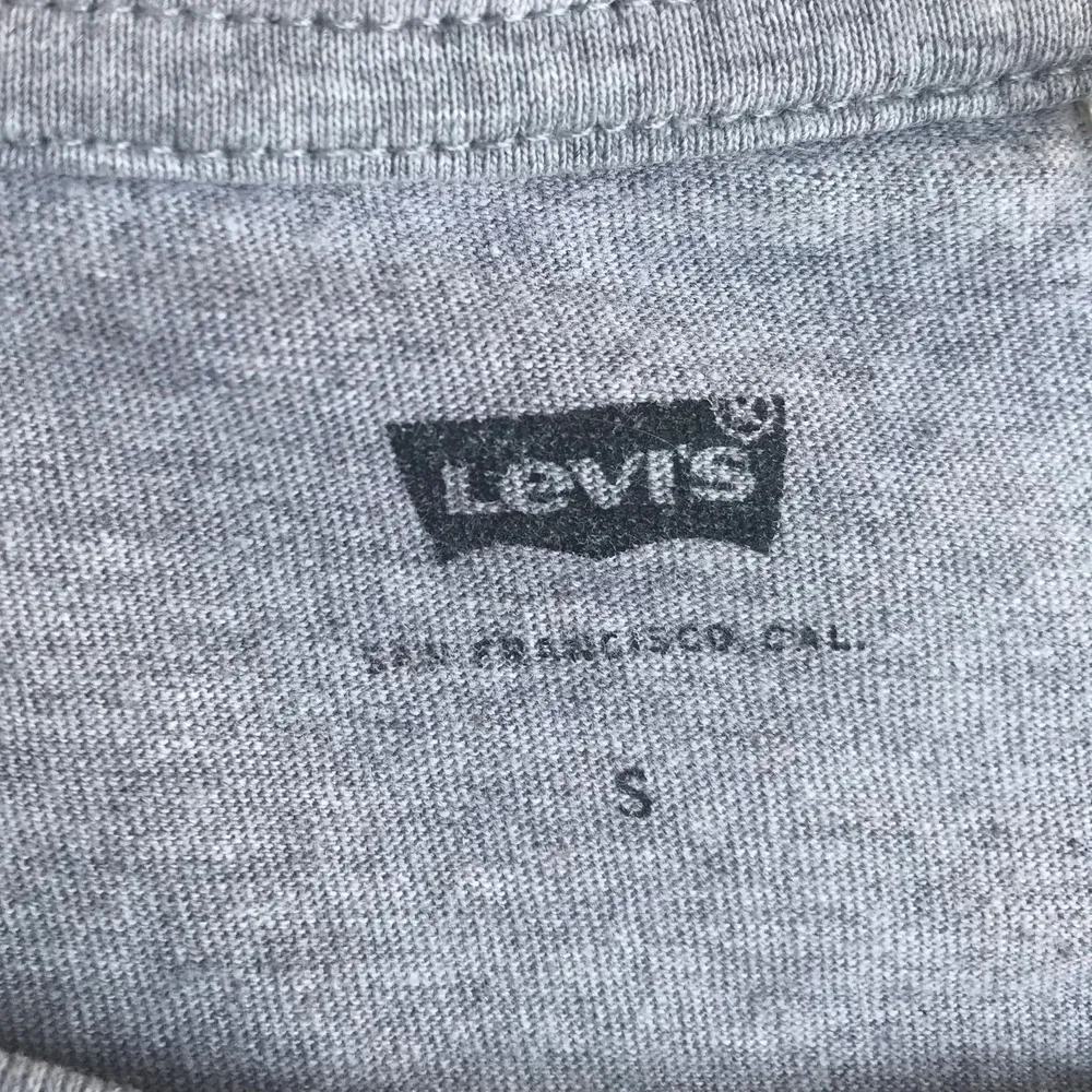 Original t-shirt från Levi’s. Skitsnygg och i väldigt fint skick. 🤩 Köparen står för frakten.. T-shirts.