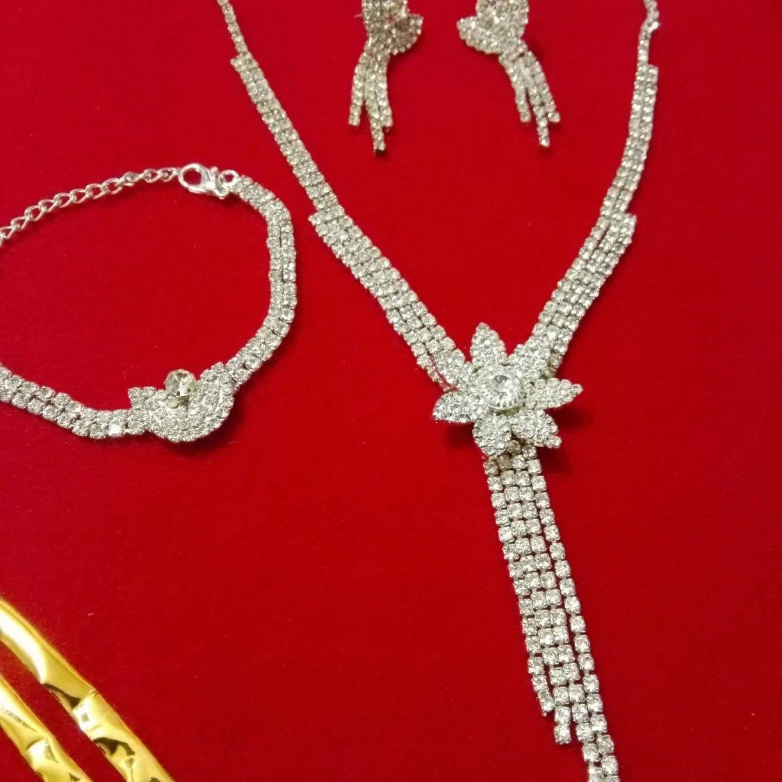 Nya! Halsband,Armband och örhänge