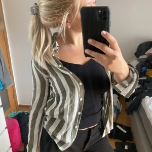 Shorta - Super snygg shorta!! Storlek 34 från märket trendoly!