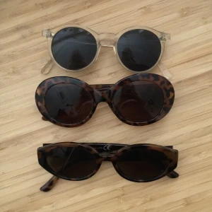 Solglasögon - Solglasögon 70 kr st! Ett par vintage med genomskinlig ram, mittenparet tortoise-färgade från Monki (Kurt Cobain-stil) och längst ner tortoise från hm. Alla 3 för 150. 