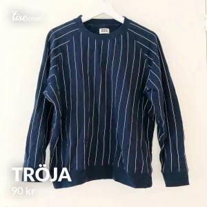 Tröja Weekday - Supersnygg tröja från Weekday, storlek S/M. Frakt på 44kr tillkommer 📦