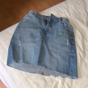 Jättefin kjol ifrån nelly köpt för några år sen! - Jättefin kjol ifrån Nelly köpt för några år sen! 