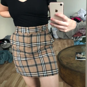 Kjol från hm - Rejält material och väldigt skön!! 