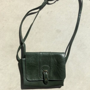 Väska  - Fin grön väska som aldrig används