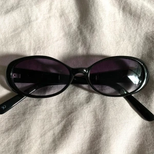 Black oval 90’s sunglasses 🌹 - Perfekta formen! Fri frakt 🖤👼🏼