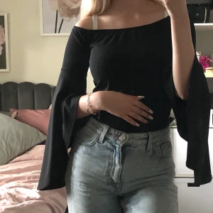 Topp med breda ärmar - Topp från Gina, typ oanvänd