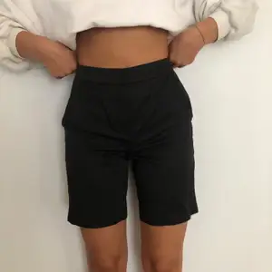 Snygga, trendiga shorts från NAKD