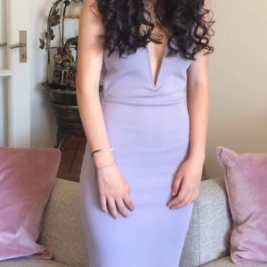 BALKLÄNNING  - Säljer nu min favorit klänning som jag använt vid två tillfällen. Den är i bra skick och har inga skador/ märkvärdigheter. Den sitter otroligt fint på och har en väldigt unik och vacker färg! 