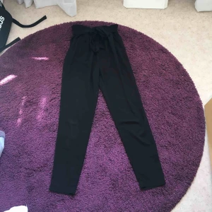  - Svarta kostymbyxor från BikBok! Jättesnygga! Frakt tillkommer