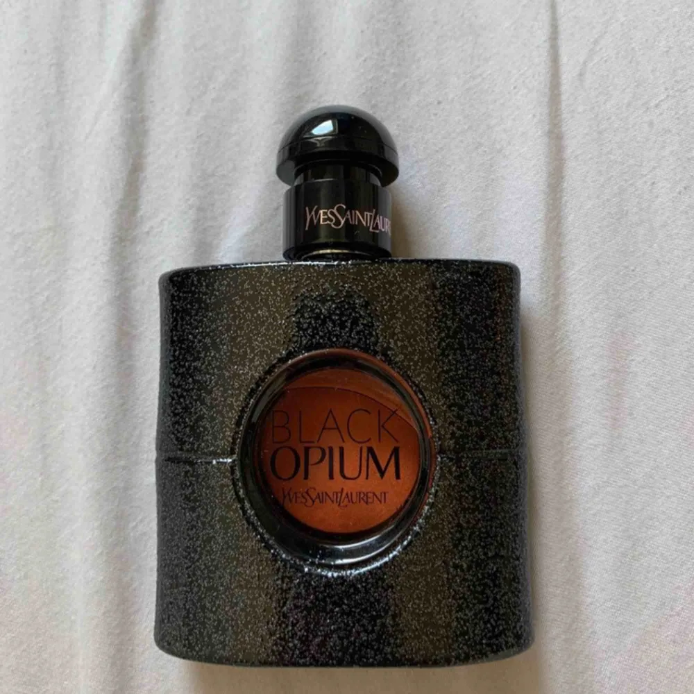 Helt oanvänd black opium parfym, 30ml. Nypris 595kr.  Köpare står för eventuell frakt. Övrigt.