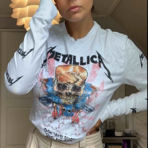  - Långärmad från H&m. I superbra skick då den endast är använd fåtal gånger. Köparen står för frakten🌟😊