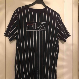  - Snygg klänning från Fila använd 4 gånger max, säljer på grund av att den inte kommer till användning, köparen står för frakten :) 