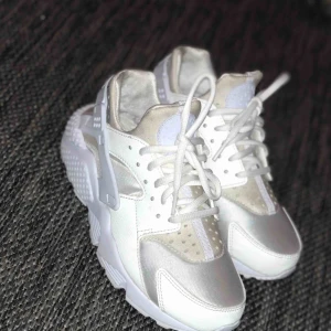  - Använda 1 gång, säljes pga små i strl