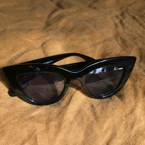  - Supersnygga cateye-solglasögon! Har tyvärr inte använts mer än ett par gånger. Nyskick 😊   Pris exkl frakt. 