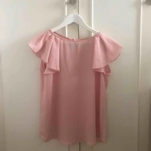  - Jättesöt rosa blus från mango, aldrig använd.