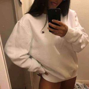  - Äkta champion sweatshirt i XL. fleece på insidan. säljer pga kommer inte till användning. FRAKT INGÅR. 