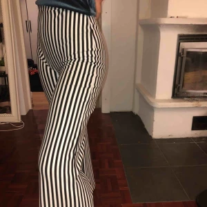  - Super sköna och väldigt stretchiga byxor. Passar till vilka tillfällen som helst. Köpare betalar frakt!