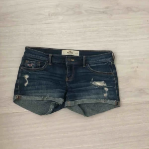  - Fina jeansshorts från Hollister.  Betalning via swish och frakt ingår.  (priset kan diskuteras)   