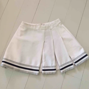  - För den som vill leva ut sina cheerleader drömmar, här är kjolen för jobbet! 