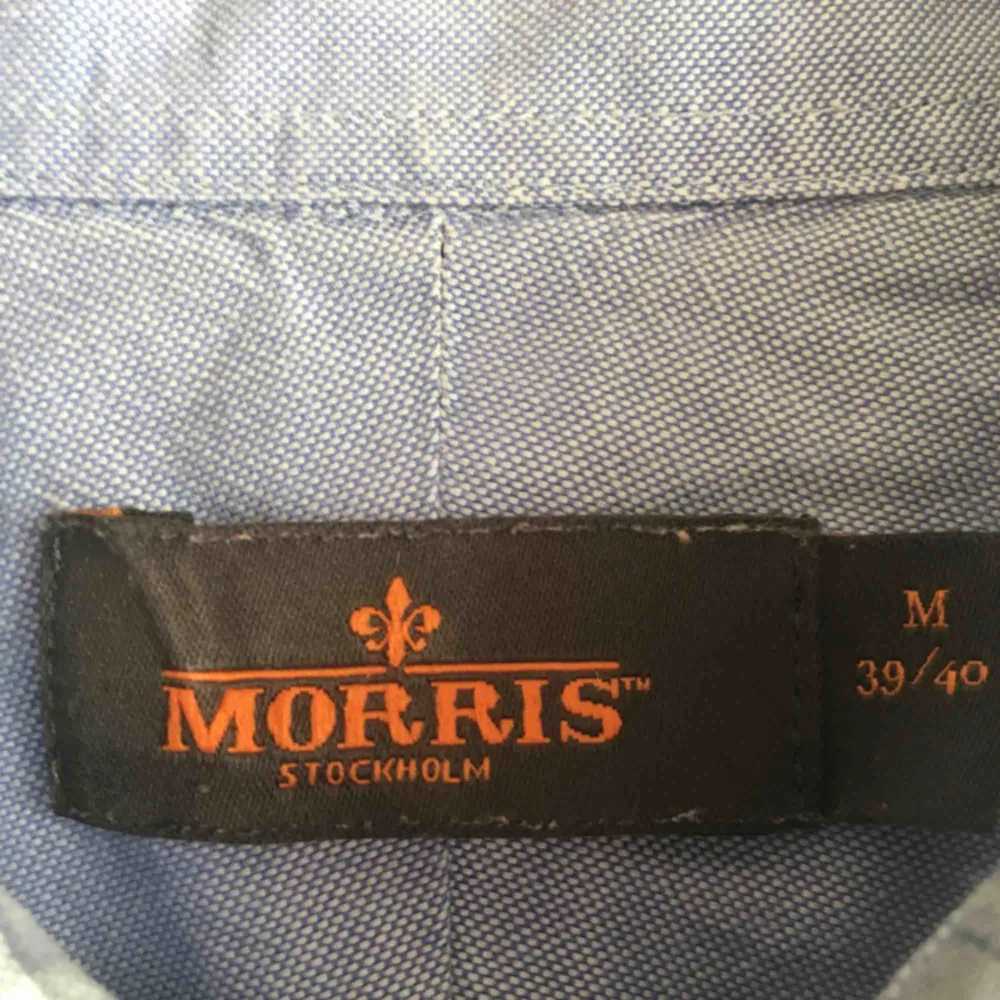 Morris skjorta som är i ok skick som inte används och därav säljs!. Skjortor.