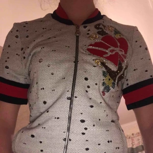  - Rensar garderoben! Vi kan mötas upp i Sollefteå /Sundsvall Kan också skicka den men då får du stå för frakten! Betala via swish eller kontanter Svara snabbt