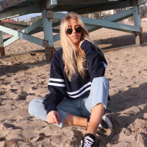  - Tjocktröja från Brandy Melville, one size. Frakt tillkommer 