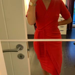 Röd/ korall klänning  - Strl S funkar även M