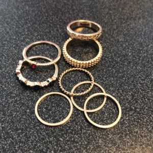 Guld ringar  - 8st guld ringar i fint skick, S-L