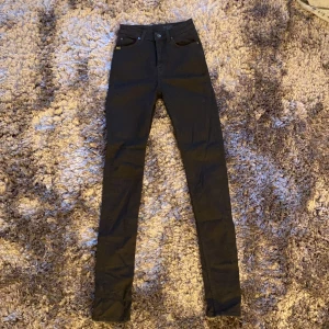 Jeans - Svarta vanliga skinny jeans från Tiger of sweden aldrig använda , ord pris 600kr,,