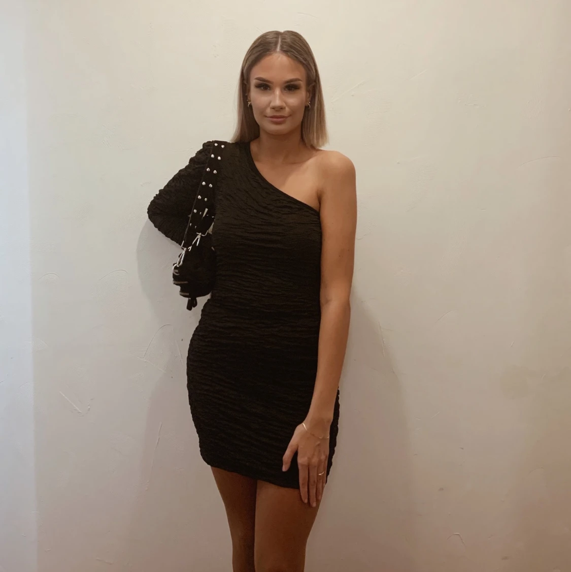 Klänning one shoulder