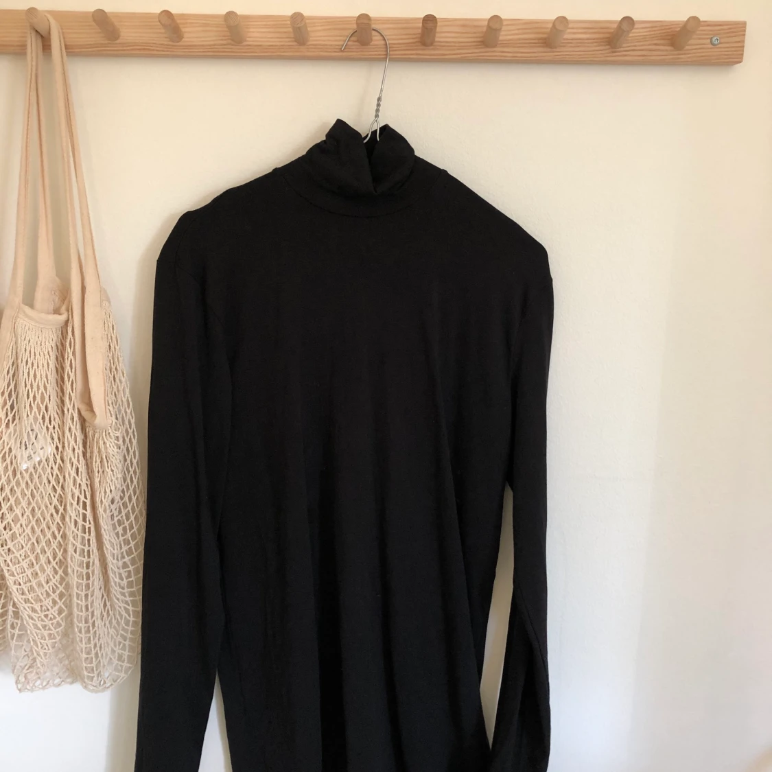 Weekday • Svart turtleneck