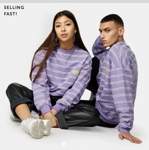 Sweatshirt från junkyard - Jätte fin sweatshirt från junkyard, ny skick. 🦋🦋 fraktas och möts upp i Stockholm, står ej för frakt. Pris kan diskuteras