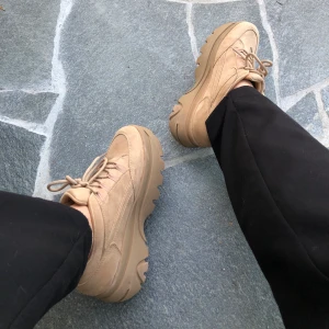 Chunky kängor stl 39 - Sjukt coola chunky kängor/sneakers perfekt till hösten! Kan hämtas men annars får jag frakta o då koster det lite extra