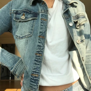 Jeansjacka - Snygg jeansjacka köpt förra året, Köparen står för frakten🥰