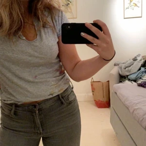 Zadig tröja - Snygg tröja från Zadig et Voltaire. Sjukt skönt material och passar till allt. Säljer på grund av att den inte kommer till användning. Använd 1 gång. 