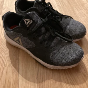 Reebok skor stl.39 - Gymnastikskor i Reebok. Stl.39.