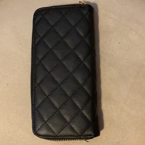 Plånbok - Fin plånbok från glitter, använd men fortfarande i bra skick, många fack!! 