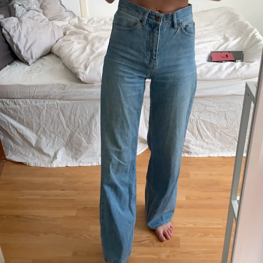 INTRESSEKOLL! Funderar på att sälja desaa jeans från junkyard då de blivit lite stora för mig. Väldigt bra skick. Jag är 173cm och det är storleken 25. HÖR AV DIG VID INTRESSE . Jeans & Byxor.