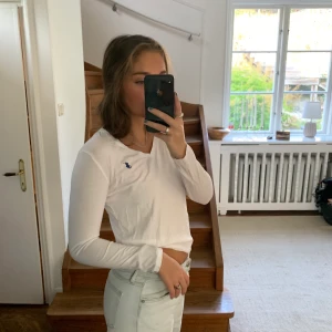 Långärmad tröja - Säljer den här långärmade tröjan från Ralph Lauren. Den är i storlek M men passar S bra. (Frakt tillkommer) Hör av er om ni är intresserade!