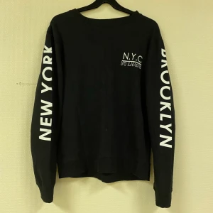 Svart New York Tröja - Använd ett fåtal gånger💕
