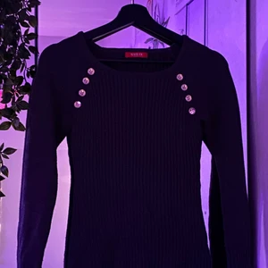 guess tröja - tröja från Guess, sitter väldigt bekvämt på