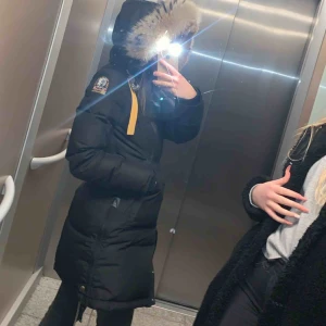  - Parajumper longbear xs köpt 2017 Sparsamt använd men kan behöva en kemtvätt. Pris kan diskuteras vid snabb affär 