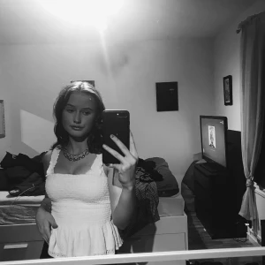 Gulligt spets linne - Supersött spetslinne från Hollister😍