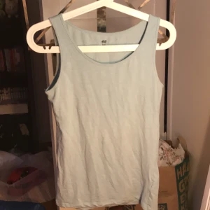 Hm linne - Ett grönt baslinjen från h&m i barnstorlek 170. Aldrig använt så i nyskick. Frakt tillkommer