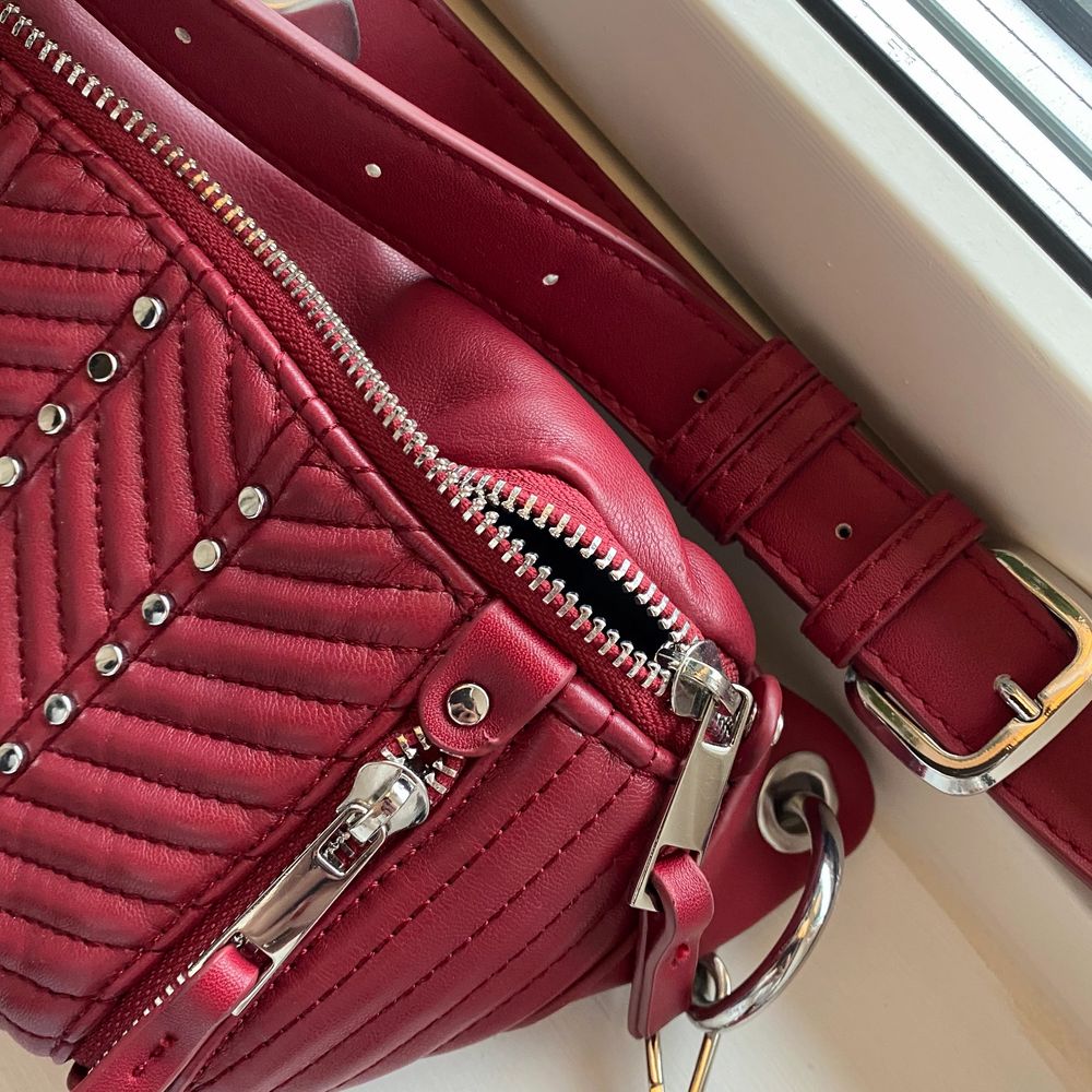 Röd väska - Zara | Plick Second Hand