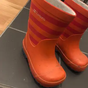 Tretorn rain boots for kids, like new. Size 22