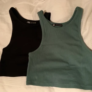 Zara toppar - Säljer mitt svarta linne( de gröna e redan sålt) som är i storlek S, toppen e väldigt varsamt använd och har använt den 5-10 gånger. Dm för frågor💕💕💕💕