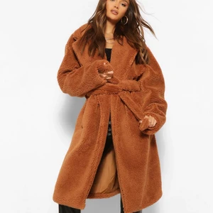 Helt ny oanvänd Jacka med prislapp kvar - Splitterny jätte mysig och gosig jacka i teddy från boho , säljes pga för stor för mig. Jag är en 36a och beställde av misstag storlek 38. :) prislapp kvar , köptes för 450:- säljes för 300:-