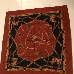 VINTAGE HALSDUKAR - tunt och silkigt material, kan användas som toppar, hårband osv. Paketpris om du köper flera (finns fler uppe!)