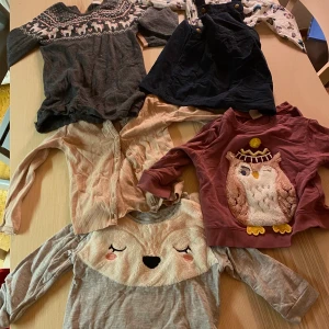 Barnkläder strl 56-86 - Säljer en massa olika barnkläder mellan strl 56-86. Mesta dels ”tjejkläder” men finns könsneutrala med. Säljer de för ca 10kr plagg. Finns mer kläder än ddt som visas på bild